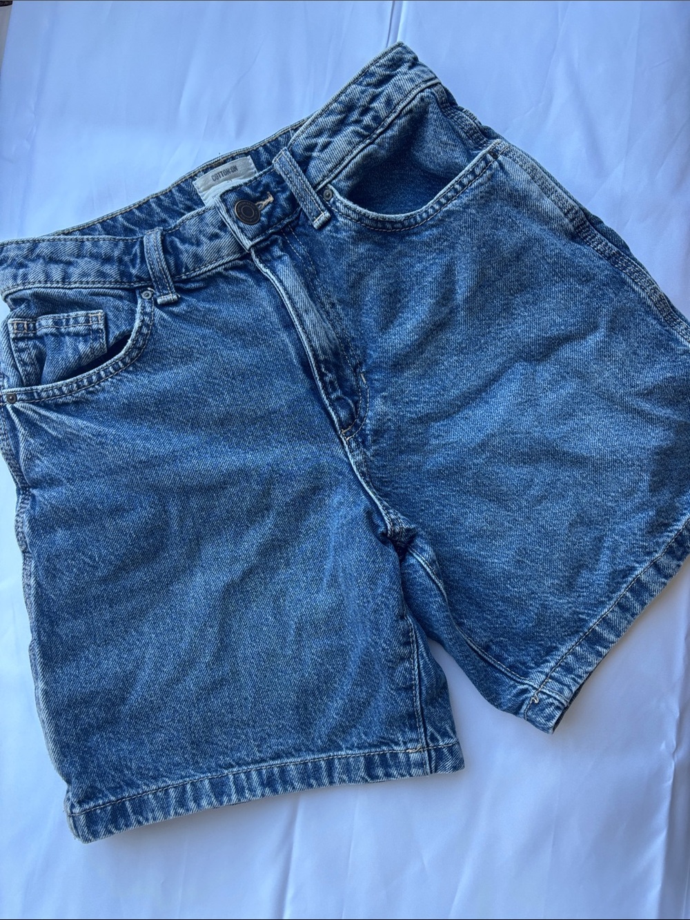 Cotton On Women’s Relaxed Jean Shorts Medium Wash Blue 100% Cotton Denim Sz 24